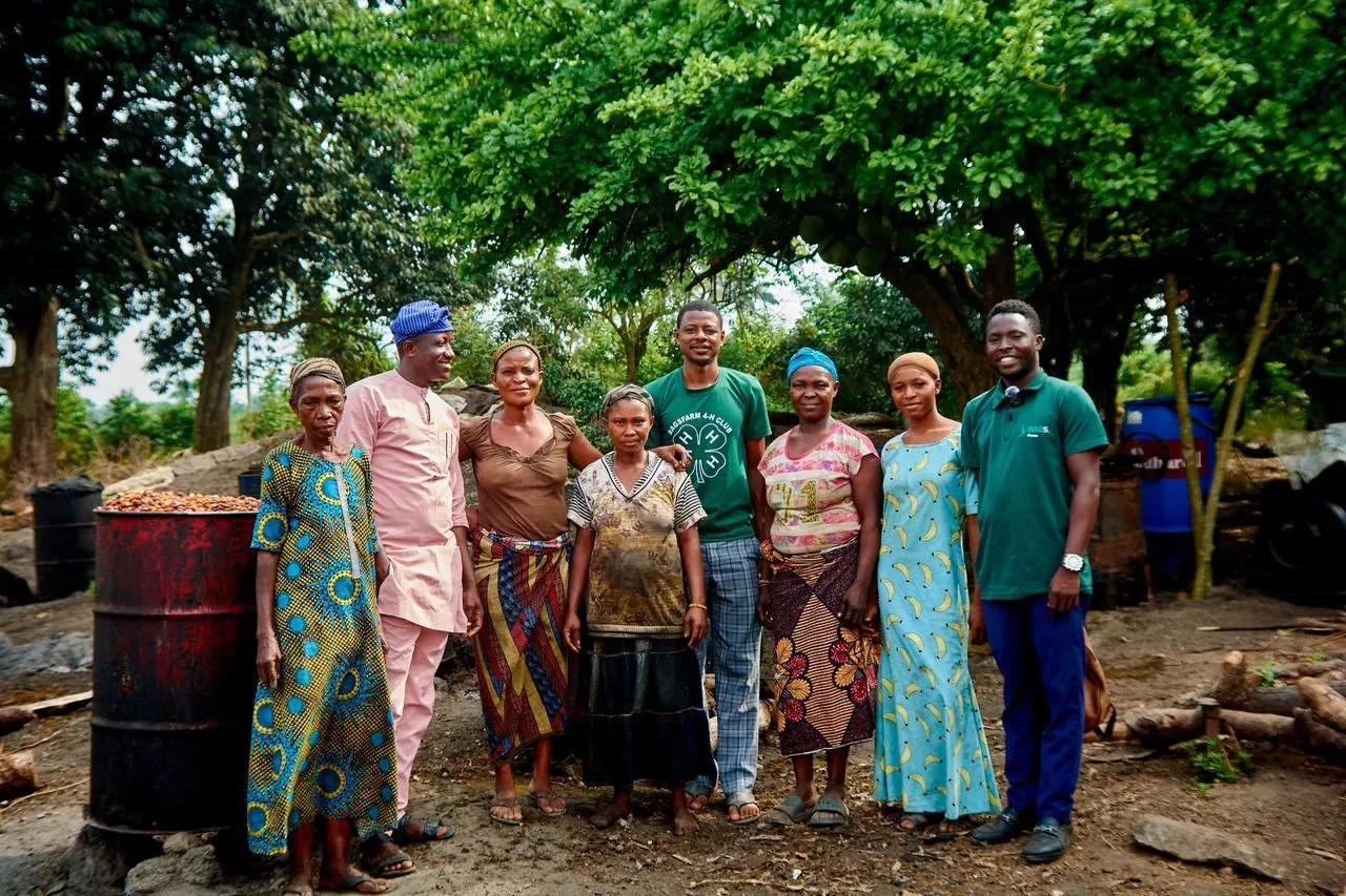 The BAGSfarm team with community members in Apapa Odan